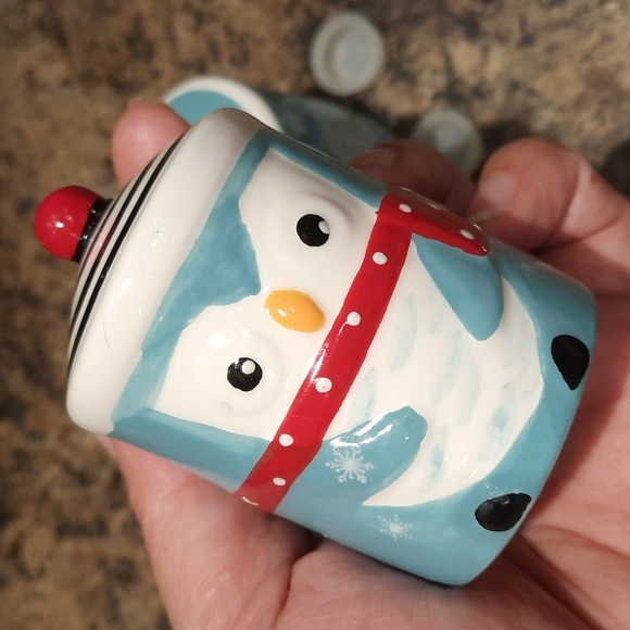 Salt & Pepper Shaker - Picture 5 of 6